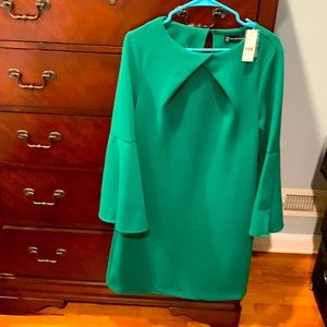 Women’s medium bell sleeve green dress, from New York & Company never been worn.